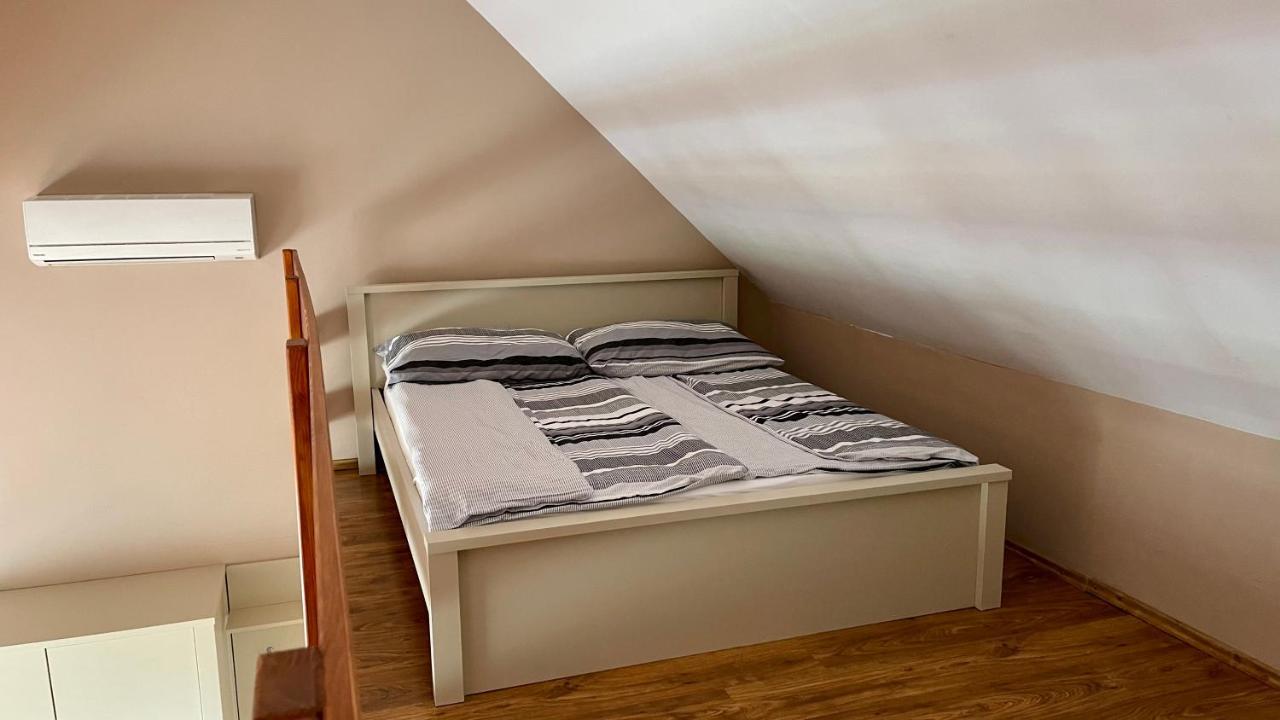 Gyula Var Premium Apartman מראה חיצוני תמונה